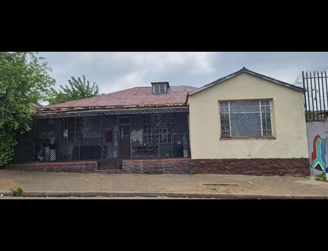 14 BEDROOM HOUSE FOR SALE IN VREDEDORP